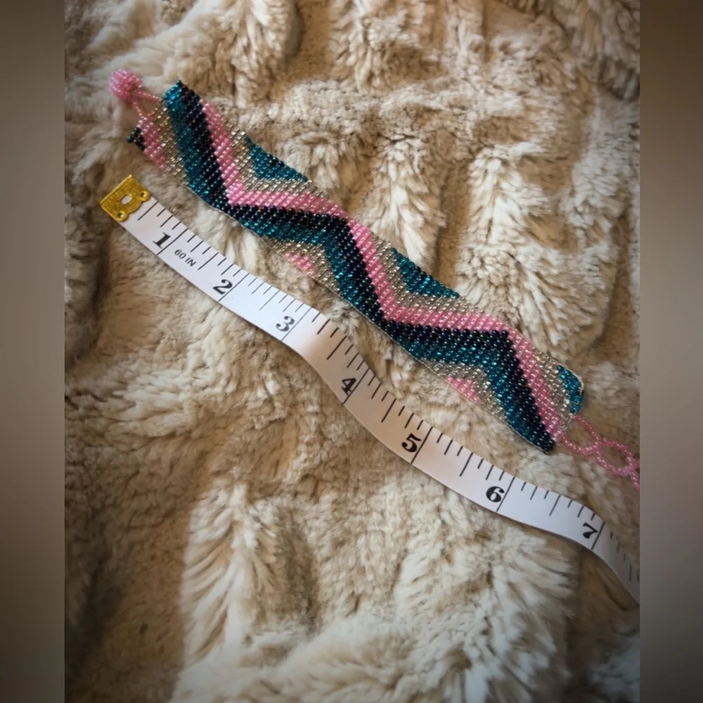 Women’s Multicolor Beaded Bracelet - Picture 4 of 6